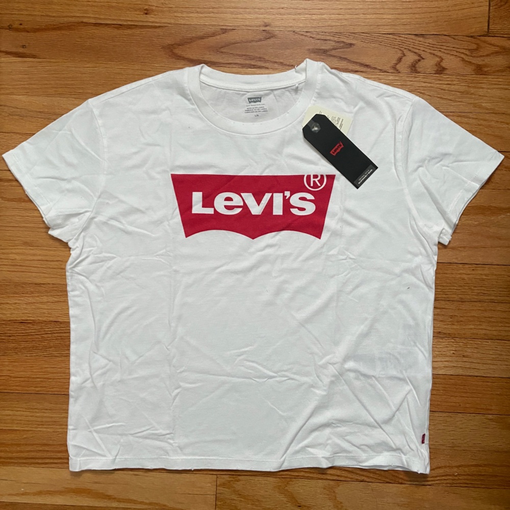 Levi’s White Tee